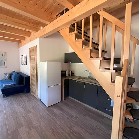 Wodny Zakatek 펜션 Zyndaki